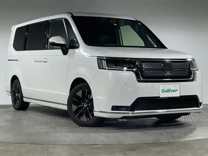 新着情報“ステップワゴンe:HEVスパーダ”2022年式プラチナホワイトパール入荷しました！