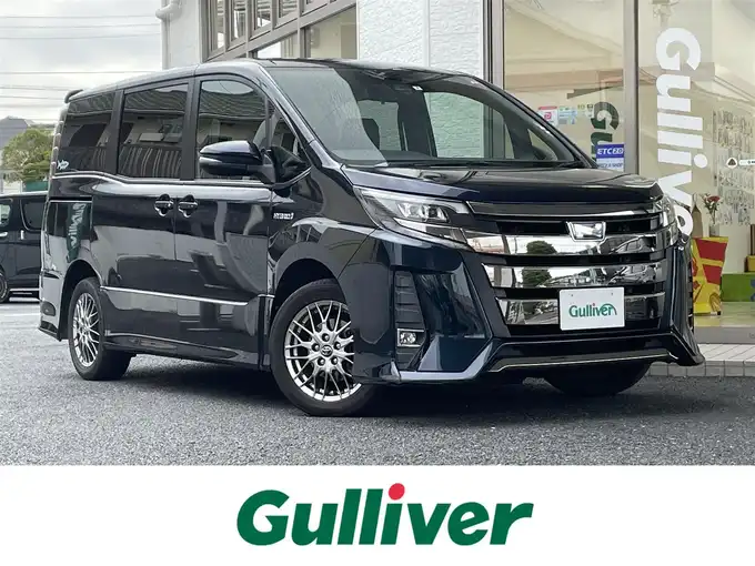 新着情報“ノア ハイブリッドSi”2017年式ブラッキッシュアゲハガラスフレーク入荷しました！