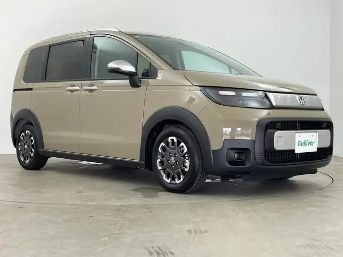 新着情報“フリードe:HEVクロスター”2025年式ベージュ入荷しました！