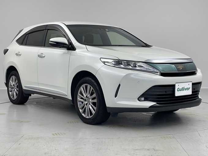 新着情報“ハリアープレミアム”2018年式ホワイトパールクリスタルシャイン入荷しました！