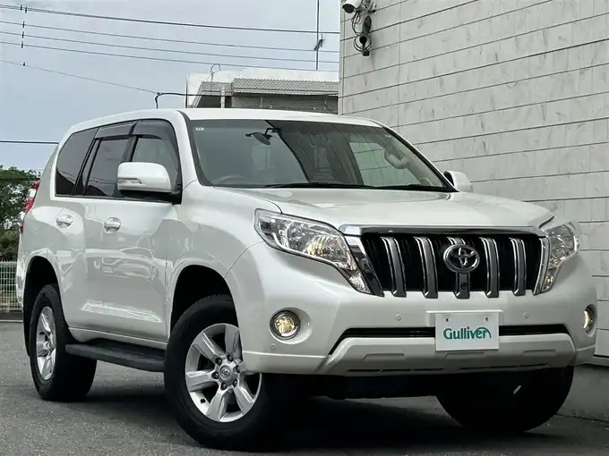 新着情報“ランドクルーザープラドTX Lパッケージ”2015年式ホワイトパールクリスタルシャイン入荷しました！