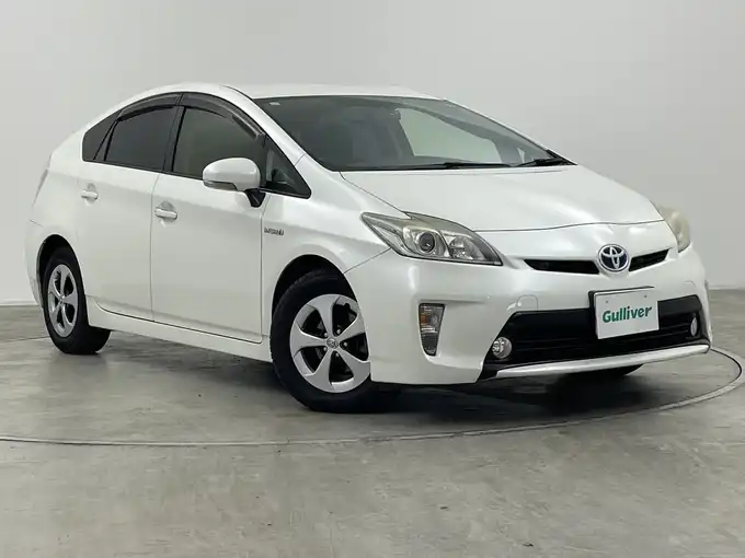 新着情報“プリウスG”2013年式ホワイトパールクリスタルシャイン入荷しました！