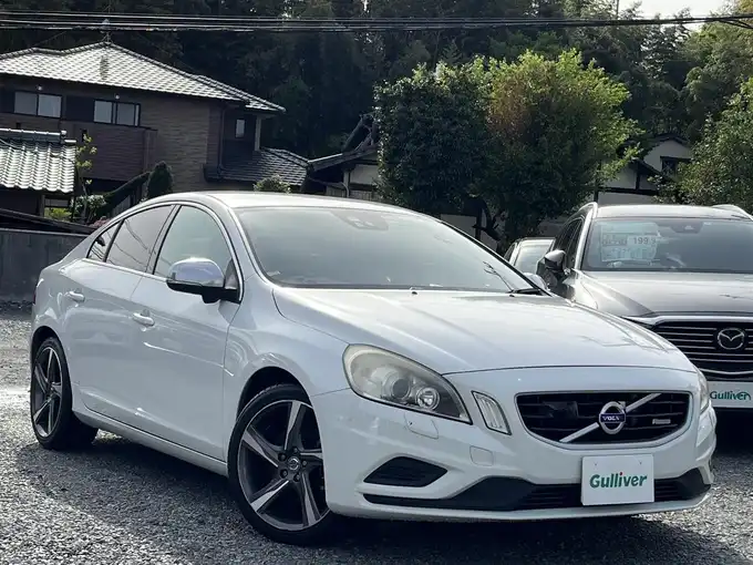 新着情報“Ｓ６０T4 Rデザイン”2013年式白入荷しました！