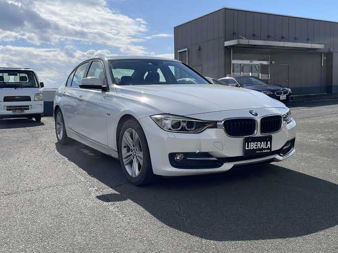 新着情報“３シリーズ320d スポーツ”2013年式アルピンホワイトⅢ入荷しました！