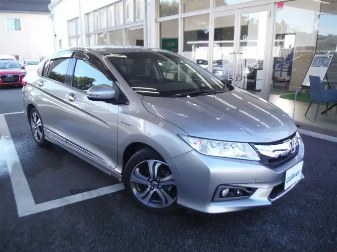 新着情報“グレイスハイブリッドEX”2015年式グレー入荷しました！