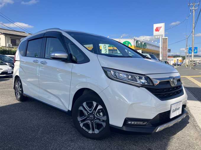 新着情報“フリード＋クロスター・ホンダセンシング”2022年式プラチナホワイトパール入荷しました！