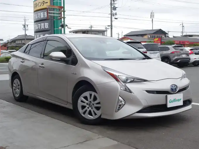 新着情報“プリウスSセーフティプラス”2018年式スティールブロンドM入荷しました！