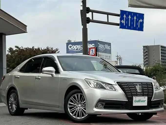 新着情報“クラウンハイブリッドロイヤルサルーンG”2014年式プレシャスシルバー入荷しました！