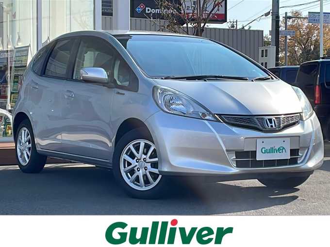 新着情報“フィットG・10thアニバーサリー”2012年式アラバスターシルバーメタリック入荷しました！