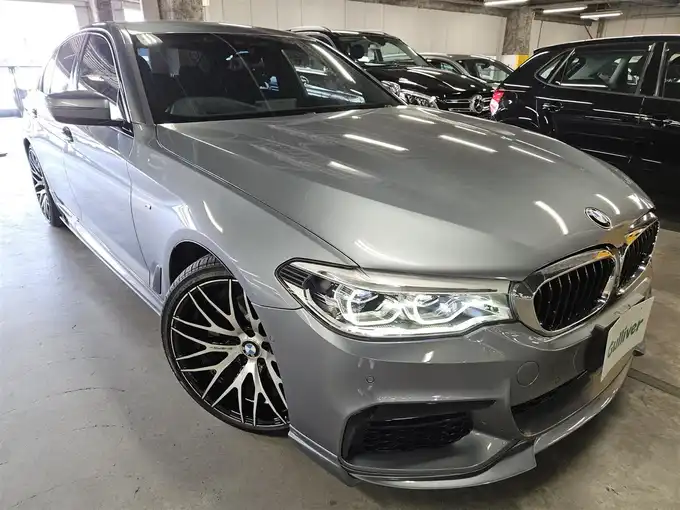 新着情報“５シリーズ523d Mスポーツ”2018年式グレー入荷しました！