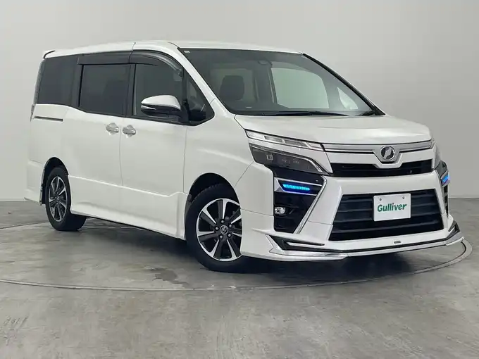 新着情報“ヴォクシーZS 煌”2018年式ホワイトパールクリスタルシャイン入荷しました！