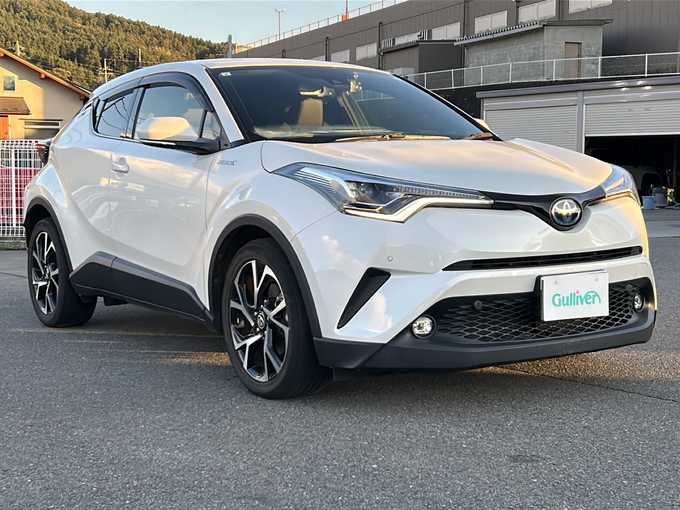 新着情報“Ｃ－ＨＲG”2019年式ホワイトパールクリスタルシャイン入荷しました！