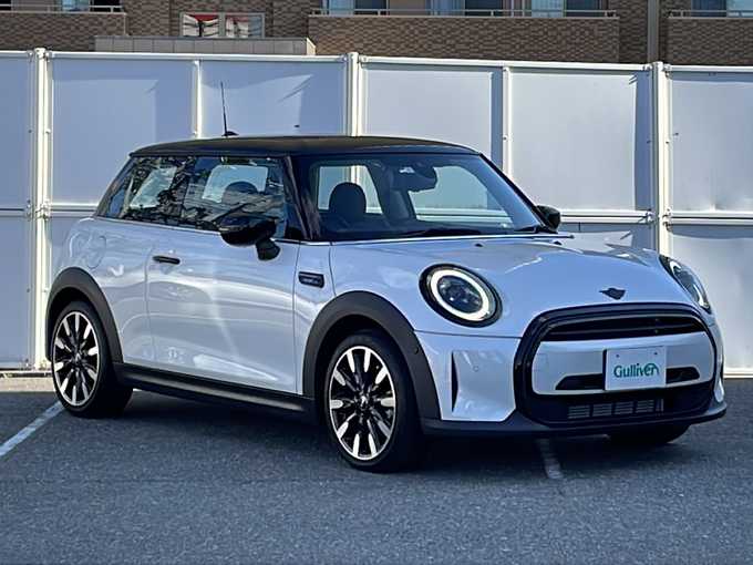 新着情報“ＭＩＮＩクーパー カムデン・エディション”2024年式白Ⅱ入荷しました！