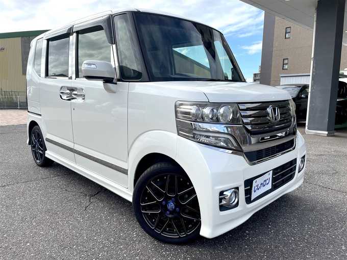 新着情報“Ｎ－ＢＯＸカスタム2トーンカラースタイル G特別仕様車SSパッケージ”2014年式プレミアムホワイトパール入荷しました！