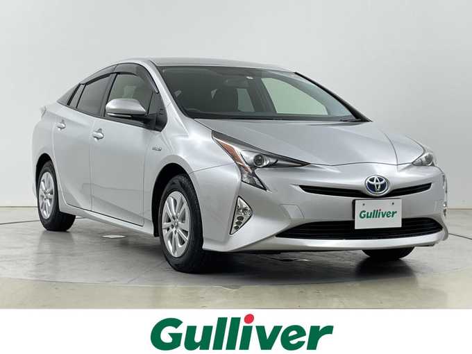 新着情報“プリウスS”2017年式シルバーM入荷しました！