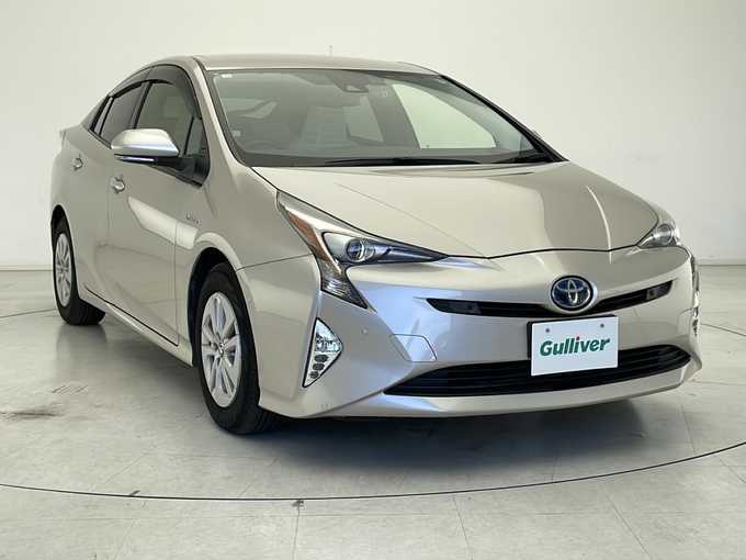 新着情報“プリウスSセーフティプラス”2016年式スティールブロンドM入荷しました！