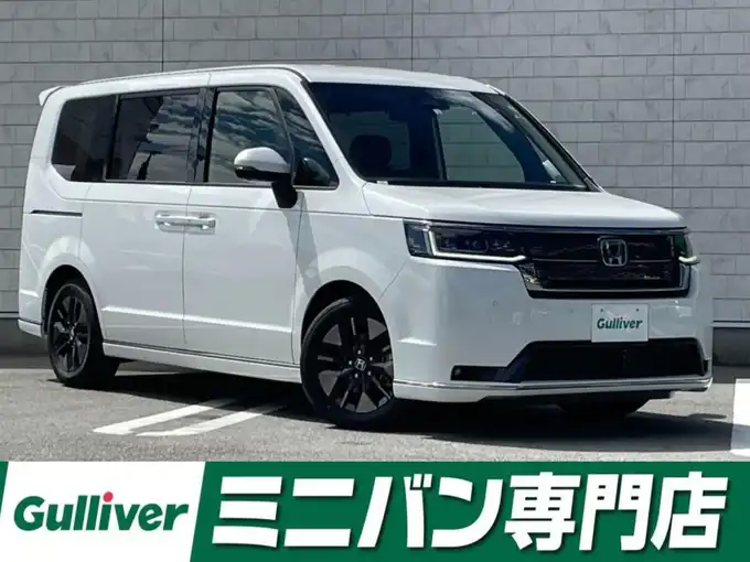 新着情報“ステップワゴンe:HEVスパーダ”2022年式プラチナホワイトパール入荷しました！