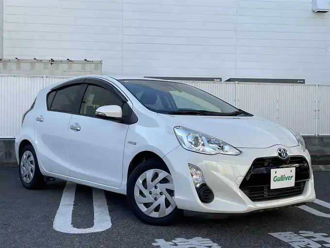 新着情報“アクアSスタイルブラック”2017年式ライムホワイトパールクリスタルシャイン入荷しました！