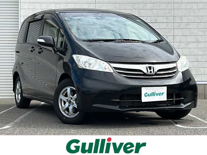 新着情報“フリードG ジャストセレクション”2013年式プレミアムスパークルブラックパール入荷しました！