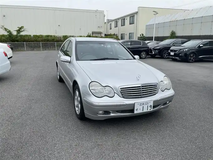 新着情報“ＣクラスC240”2003年式シルバー入荷しました！