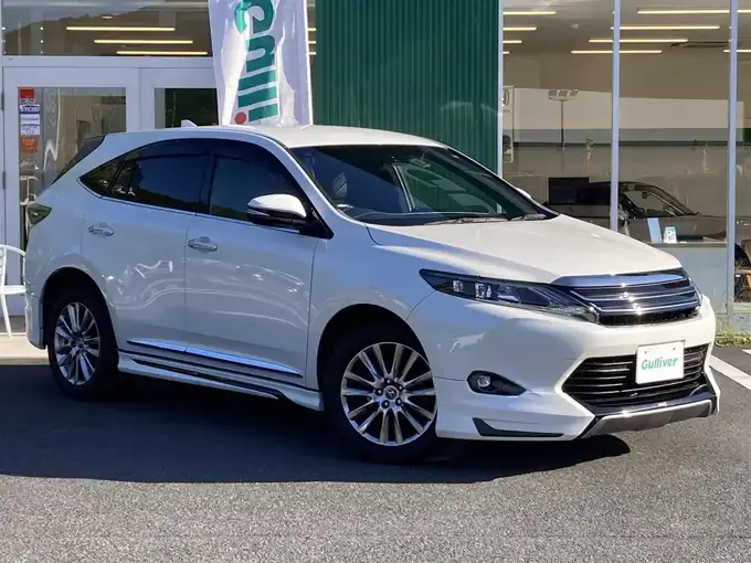 新着情報“ハリアープレミアム”2016年式ホワイトパールクリスタルシャイン入荷しました！