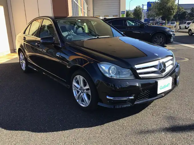 新着情報“ＣクラスC180”2013年式オブシディアンブラック入荷しました！