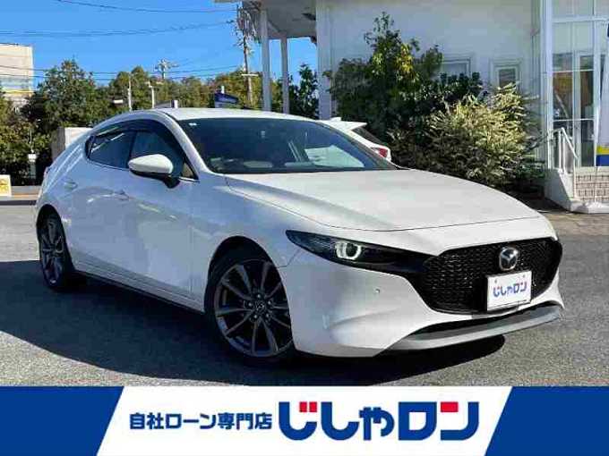 新着情報“ＭＡＺＤＡ３ファストバックXD Lパッケージ”2019年式スノーフレイクホワイトパールマイカ入荷しました！