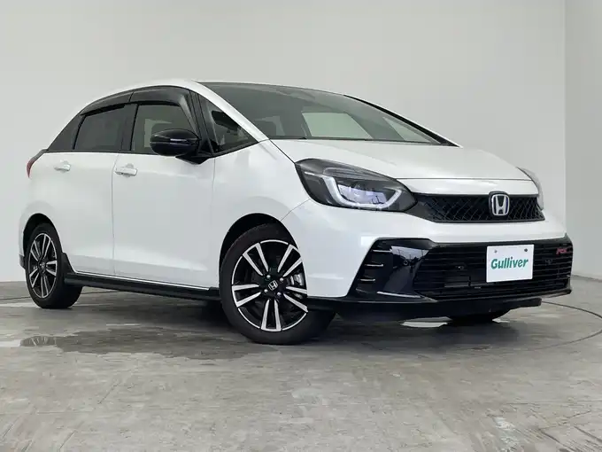 新着情報“フィットe:HEV RS”2022年式プラチナホワイトパール入荷しました！