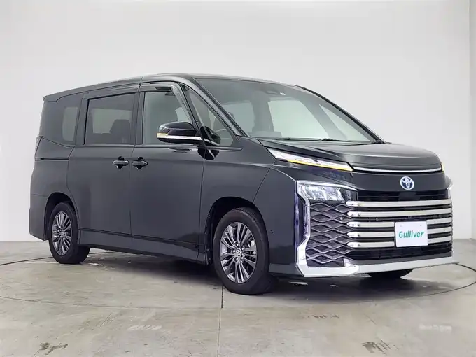 新着情報“ヴォクシーハイブリッドS－G”2023年式グリッターブラックガラスフレーク入荷しました！