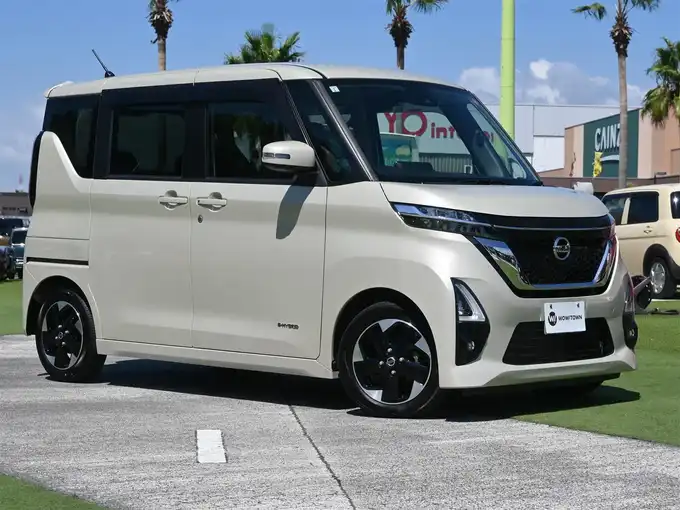 新着情報“ルークスハイウェイスター X”2021年式フローズンバニラパール入荷しました！