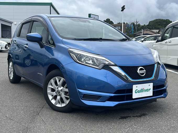 新着情報“ノートe－パワー X”2018年式シャイニングブルー入荷しました！