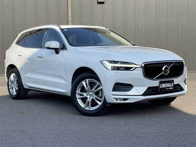 新着情報“ＸＣ６０D4 AWD モーメンタム”2018年式白入荷しました！