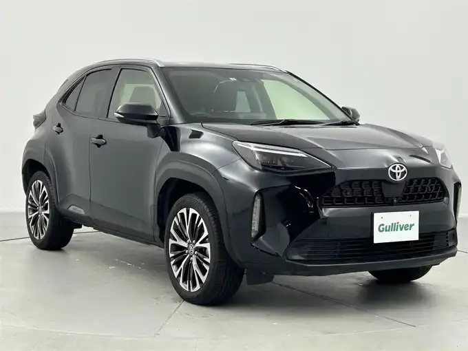 新着情報“ヤリスクロスZ”2022年式ブラックマイカ入荷しました！