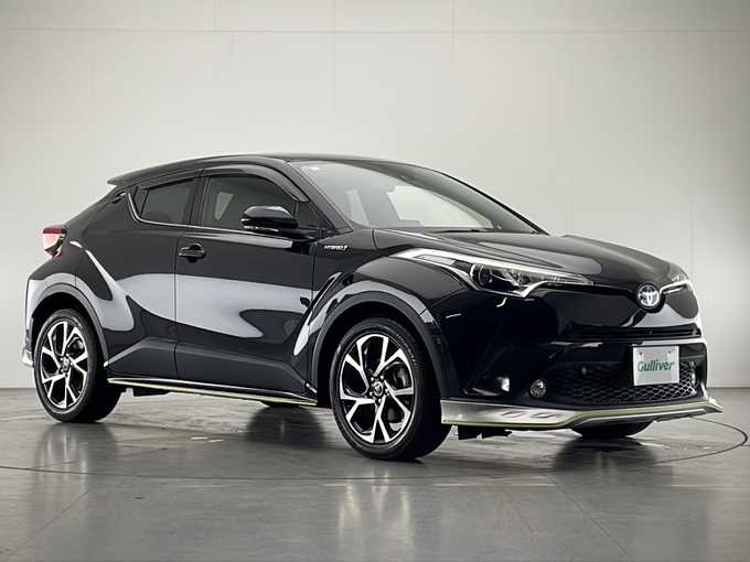 新着情報“Ｃ－ＨＲG”2017年式ブラックマイカ入荷しました！