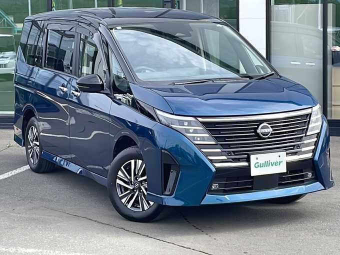 新着情報“セレナハイウェイスターV”2023年式紺Ⅱ入荷しました！
