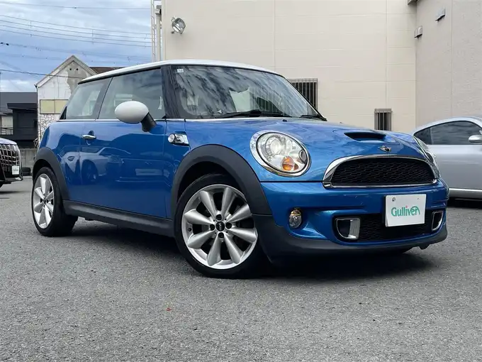 新着情報“ＭＩＮＩクーパーS”2010年式青Ⅱ入荷しました！