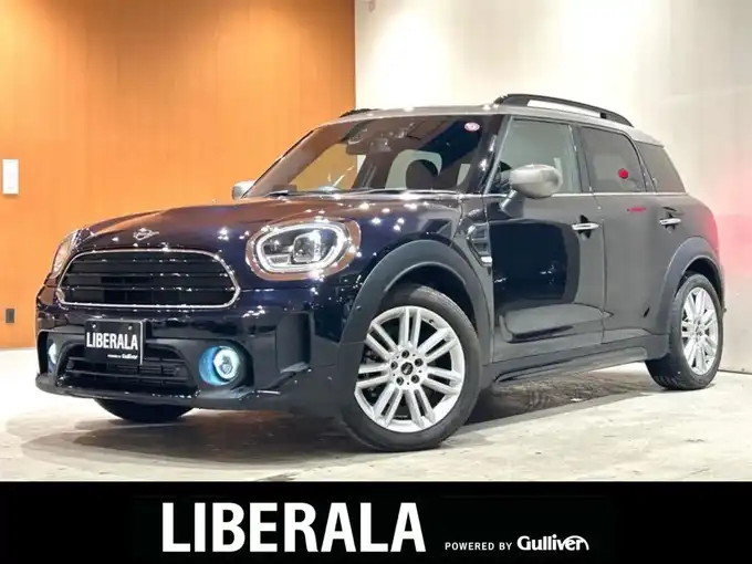 新着情報“ＭＩＮＩクーパーD クロスオーバー オール4 エッセンシャル・トリム”2020年式MINI Yoursエニグマティックブラック入荷しました！