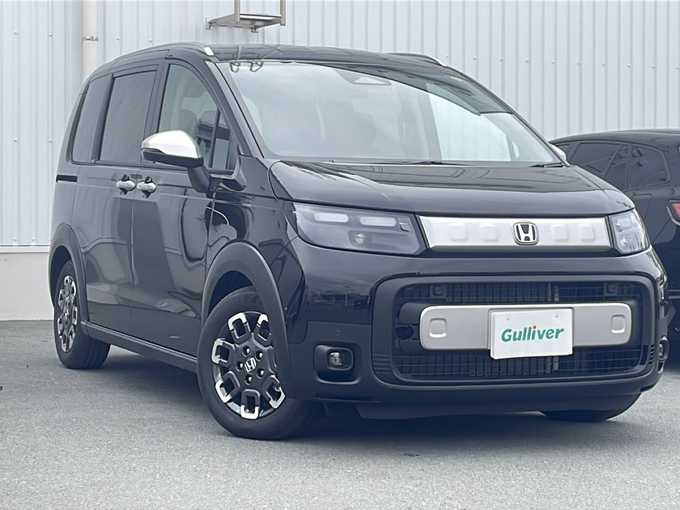 新着情報“フリードe:HEVクロスター”2025年式黒入荷しました！