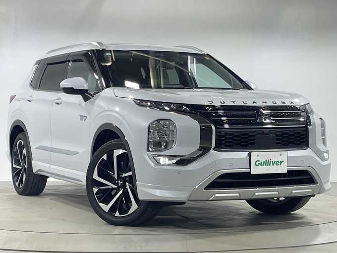 新着情報“アウトランダーＰＨＥＶP”2023年式パール入荷しました！