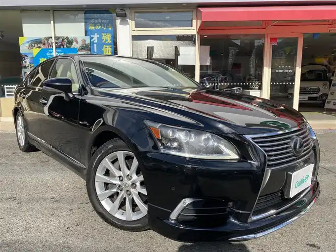 新着情報“ＬＳ460 バージョンC Iパッケージ”2012年式スターライトブラックガラスフレーク入荷しました！