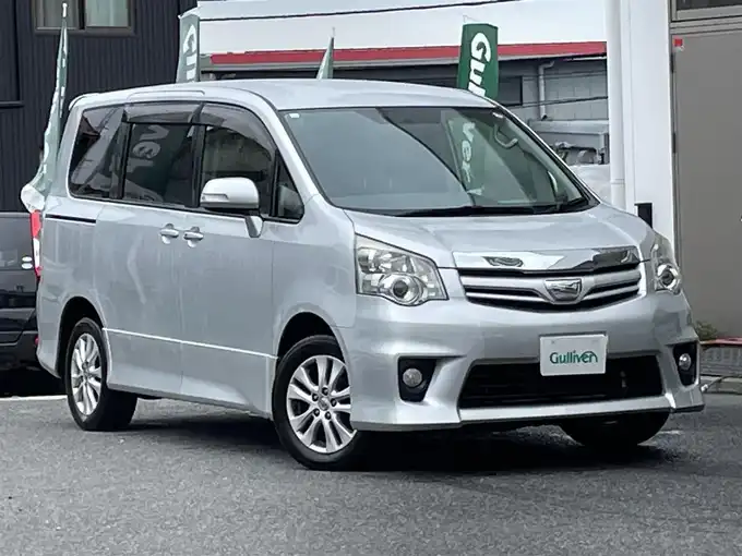 新着情報“ノアSi”2012年式シルバーM入荷しました！