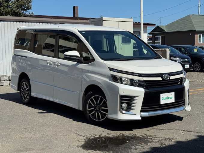 新着情報“ヴォクシーZS”2014年式ホワイトパールクリスタルシャイン入荷しました！