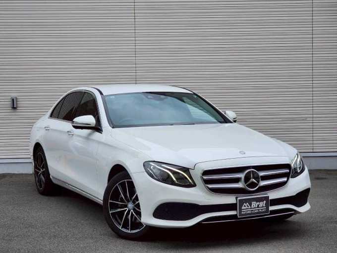 新着情報“ＥクラスE200 4マチック アバンギャルド”2017年式ポーラホワイト入荷しました！