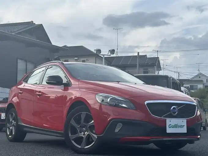 新着情報“Ｖ４０クロスカントリー D4 モメンタム”2016年式パッションレッド入荷しました！