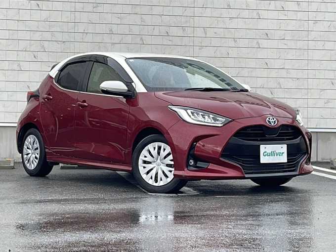 新着情報“ヤリスハイブリッドZ”2020年式赤入荷しました！