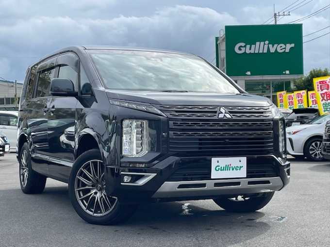 新着情報“デリカＤ：５D プレミアム”2023年式グラファイトグレーメタリック/ブラックマイカ入荷しました！