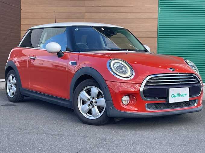 新着情報“ＭＩＮＩクーパー”2019年式ソラリスオレンジ入荷しました！