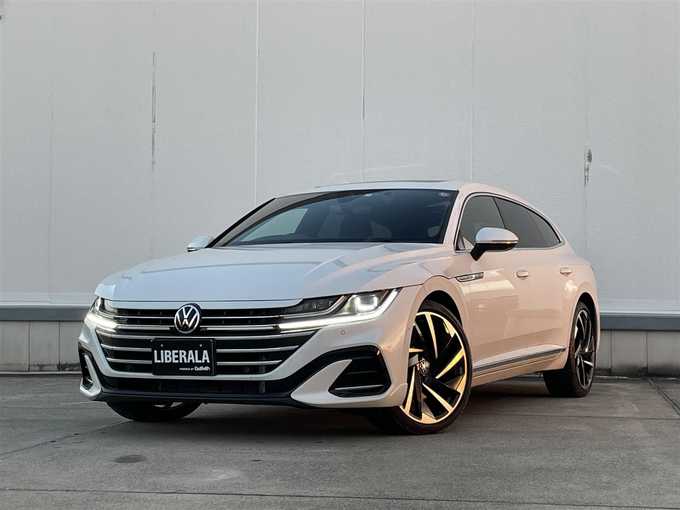 新着情報“アルテオン シューティングブレークTSI 4モーション Rラインアドバンス”2021年式オリックスホワイトマザーオブパールエフェクト入荷しました！