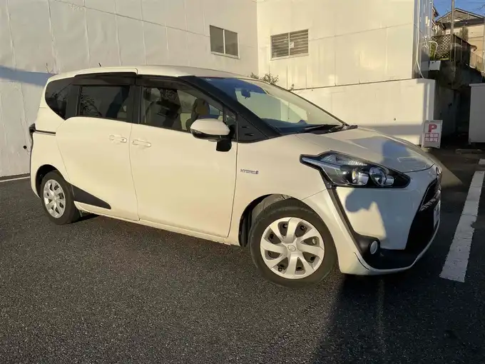 新着情報“シエンタハイブリッドG”2016年式ホワイトパールクリスタルシャイン入荷しました！