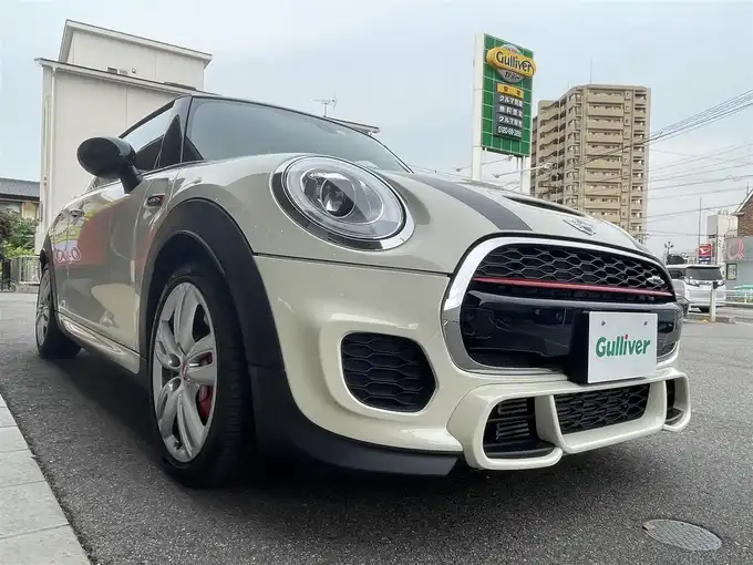新着情報“ＭＩＮＩジョンクーパーワークス”2016年式ペッパー・ホワイト入荷しました！